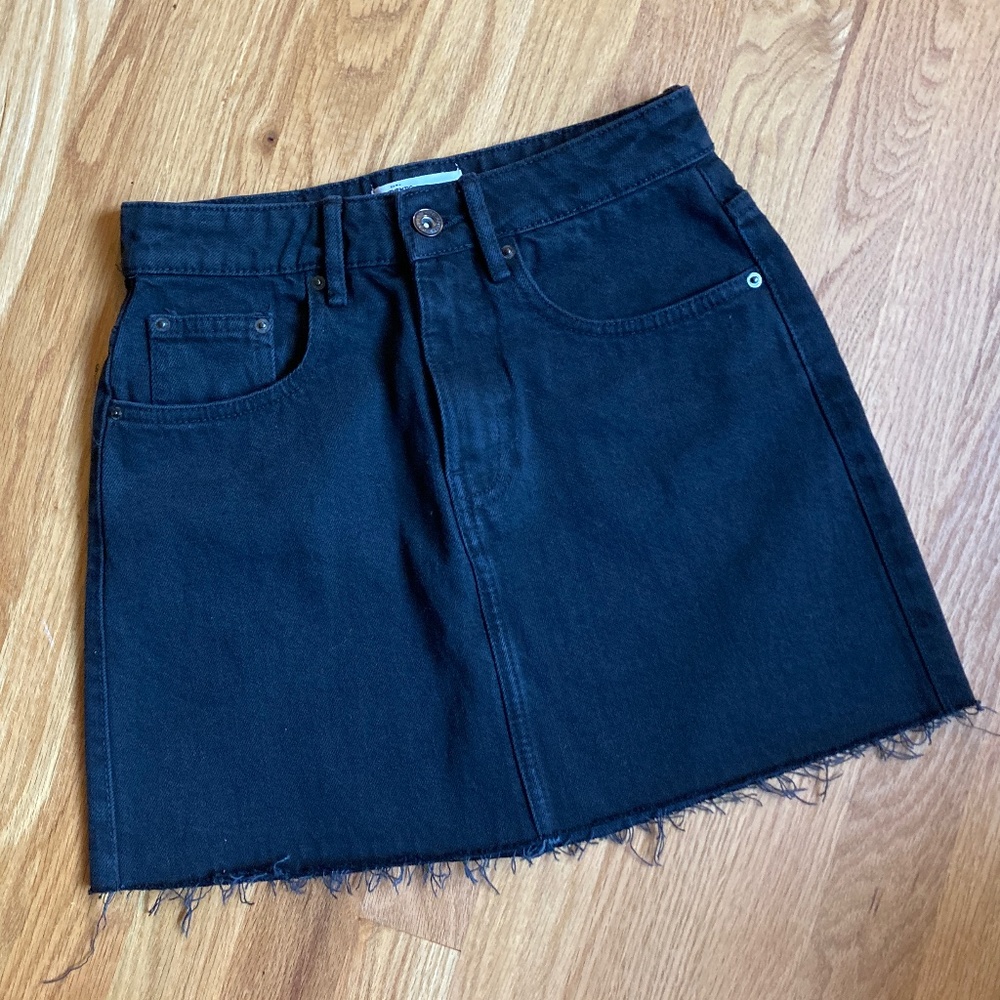 Zara Trafaluc Black Denim Frayed Hem Mini-Skirt, size XS
